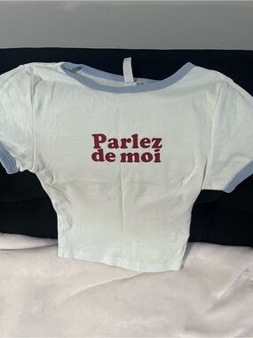 H&M White Tee with Light Blue Trim and Burgundy 'Parlez de moi' Print